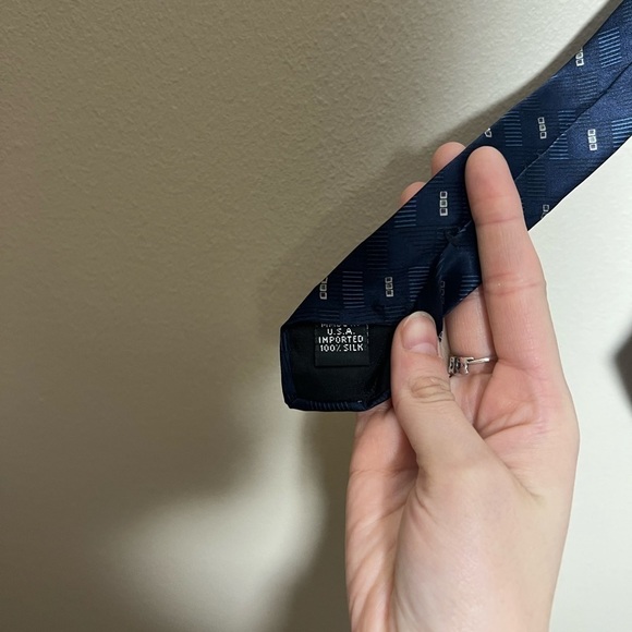 Vintage Van Heusen Blue Silk Tie - Picture 3 of 4